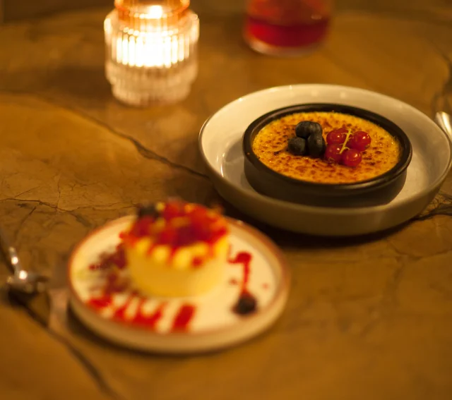 Desserts bei Kerzenlicht