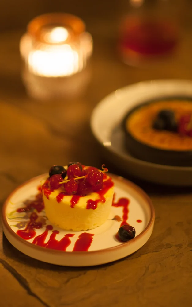 Cheesecake mit Beeren und Crème brûlée