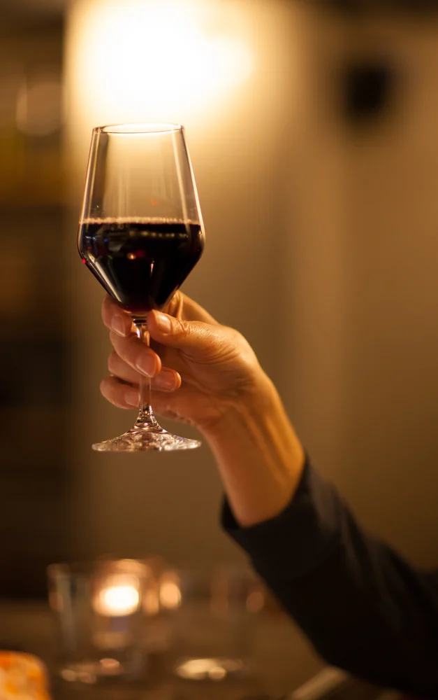 Ein Glas spanischer Rioja